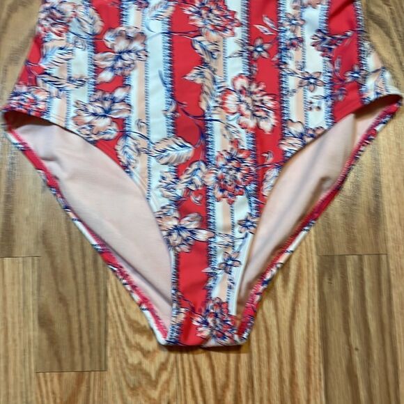 Strappy One-Piece Floral Swimsuit   - Picture 5 of 9